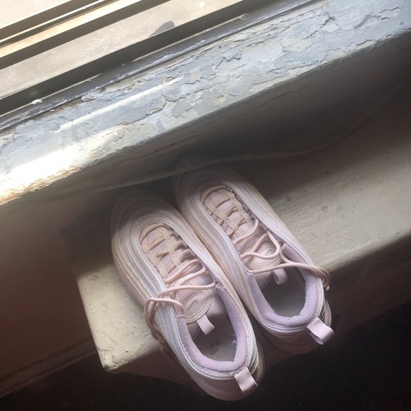 Sneakers - Picture 5 of 6